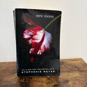 New Moon by Stephenie Meyer Softcover